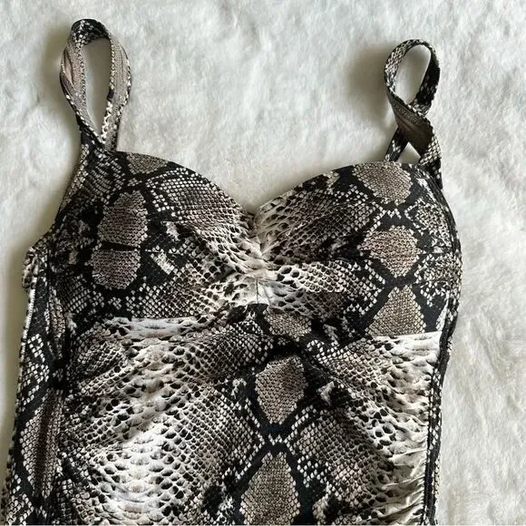 Bond-Eye Australia Nip Tuck One-Piece Swimsuit Women's Size 8 D/DD - Picture 2 of 10